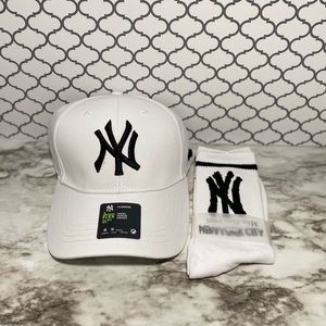 ⚠️SOLD⚠️BRAND NEW🚨NY GIRL HAT&SOCKS SET